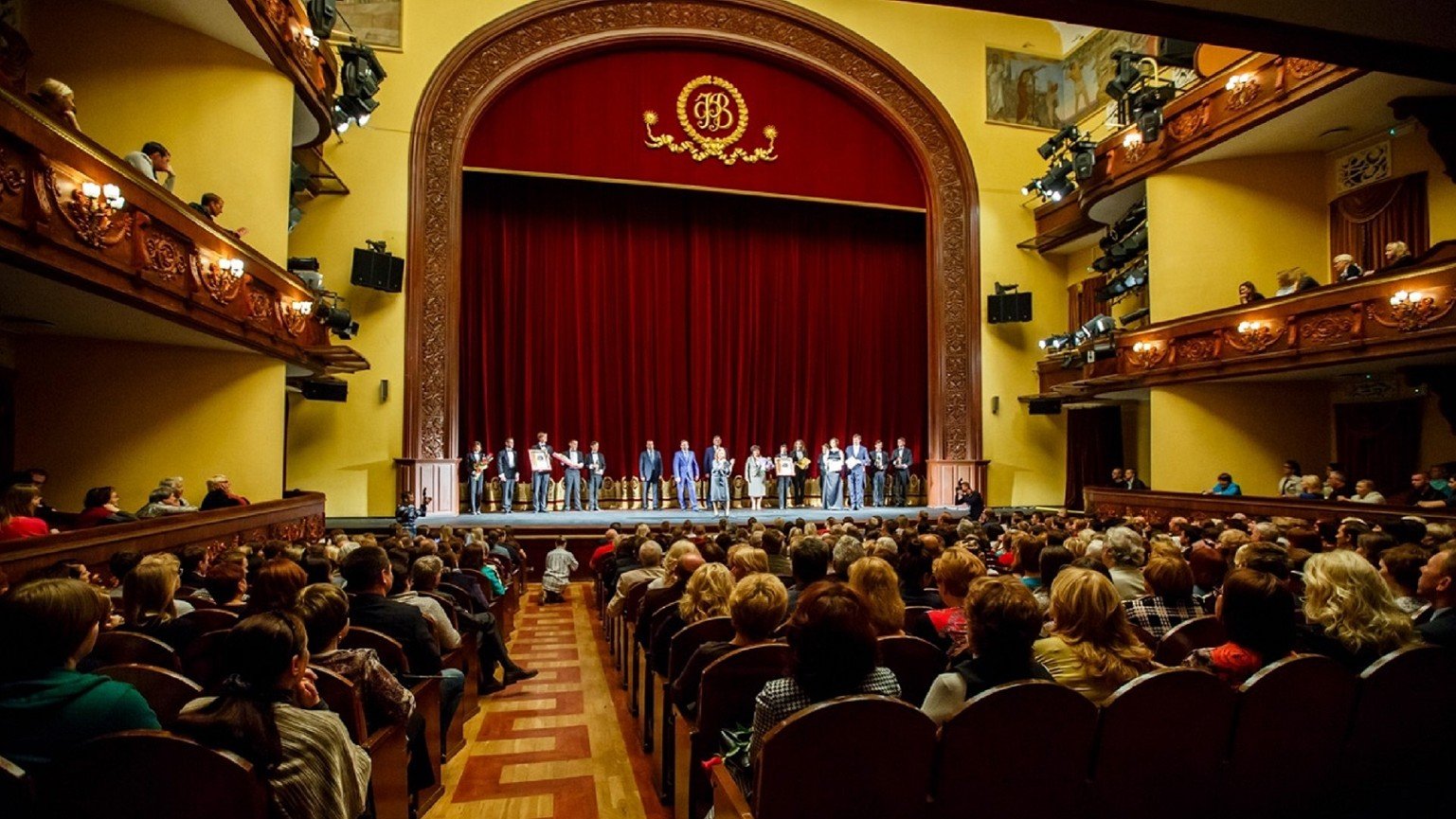 театр имени акимова зал