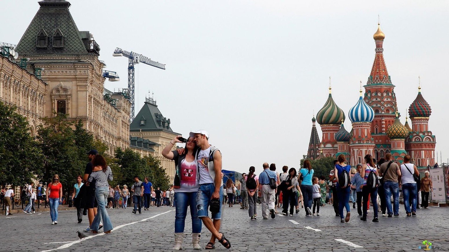 Съем москва. Туристы в России. Туризм в России. Туристы в Москве. Туристы на красной площади.