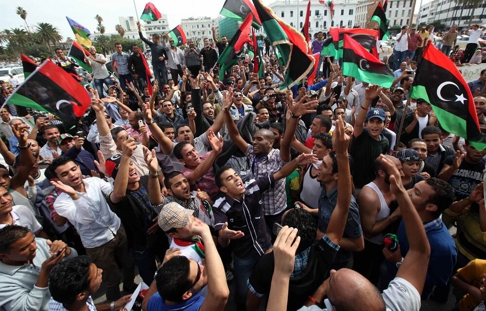 Межэтнические конфликты страны. Этнические конфликты. Население Ливии. Межнациональные столкновения. Повстанческая толпа.