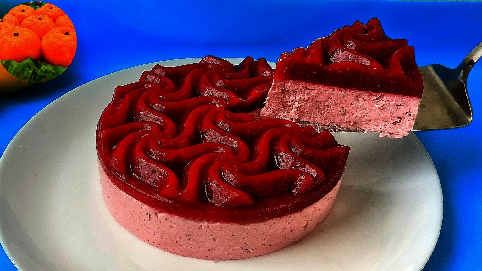 Сметанное желе с фруктами. Желейный десерт вид сверху. Желе из компота. Десерт с клубникой без выпечки. Торт суфле с желе.