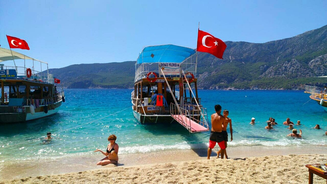 Турция отдых опасно. Кемер Grand Viking 2023. Кемер Турция туристы. Турция Кемер пара. Анталия Турция туризм.