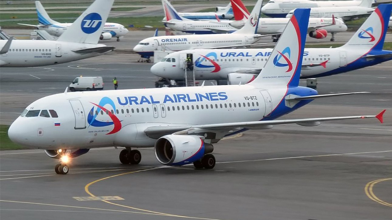 Какие самолеты. Airbus a319 Уральские авиалинии. А319 Уральские авиалинии. Аэробус а319 Уральские авиалинии. Уральские авиалинии самолеты Airbus a319.