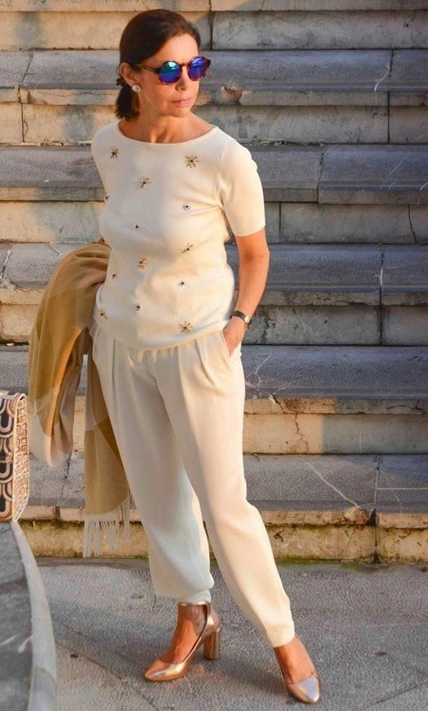 стильный образ для женщины 50 лет. брюки женщинам за 60. брюки для женщин 50 лет. стильные женщины за 50. стильные женщины 50+.