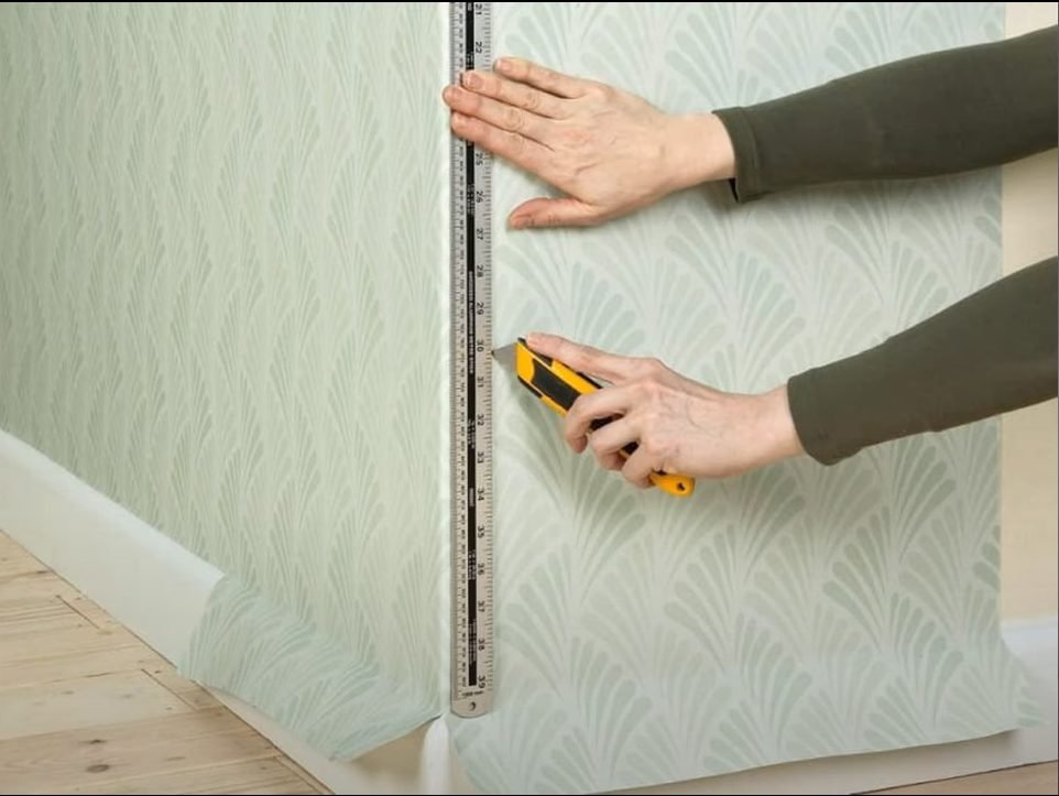 Как покрасить обои в новостройке - 81 фото