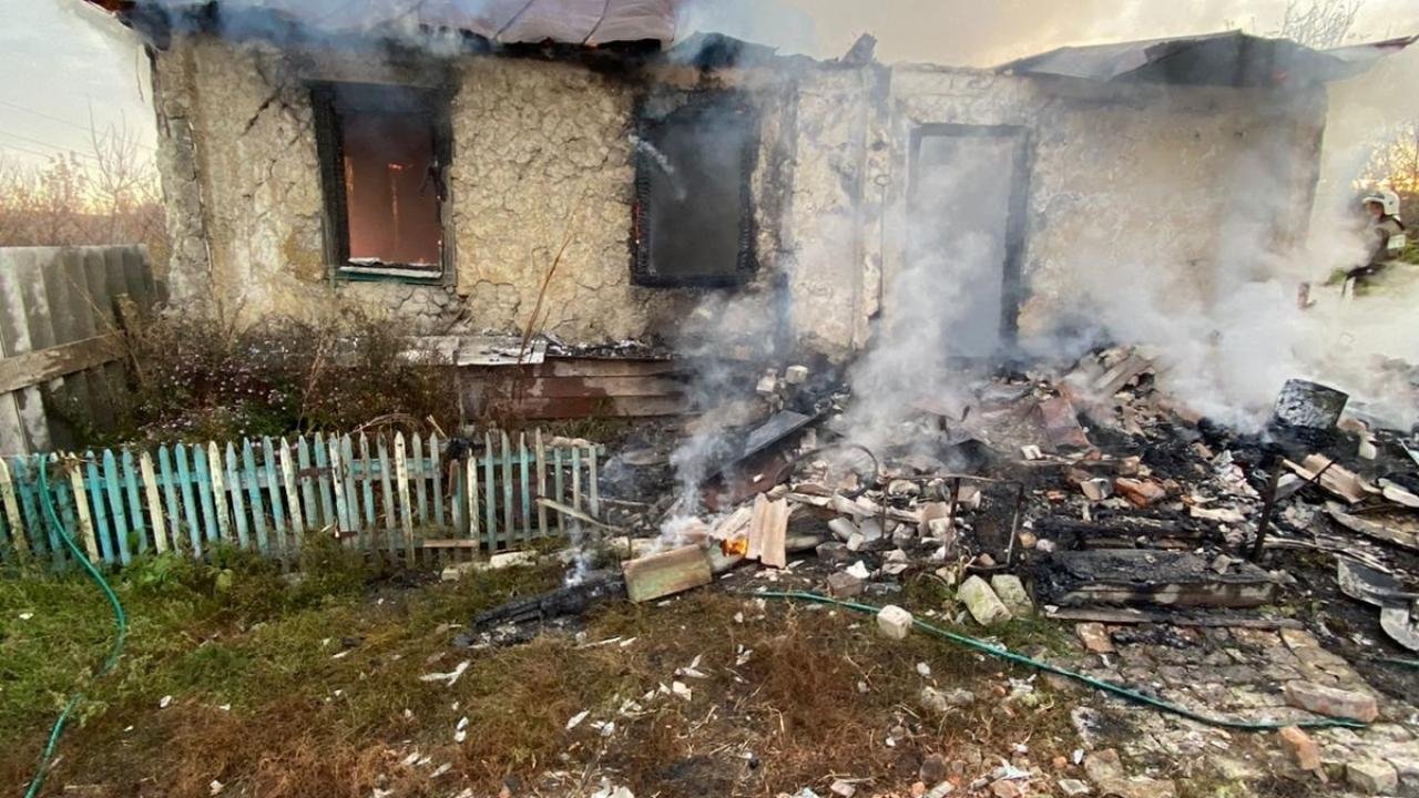 Пожар в марусино. Пожар в курской области беловском районе улице оснягах дом. Вологда 2 печь. Авангард бердск здание. Сгорел дом многодетной.