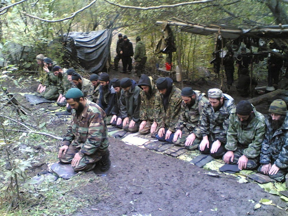 Боевики в горах чечни