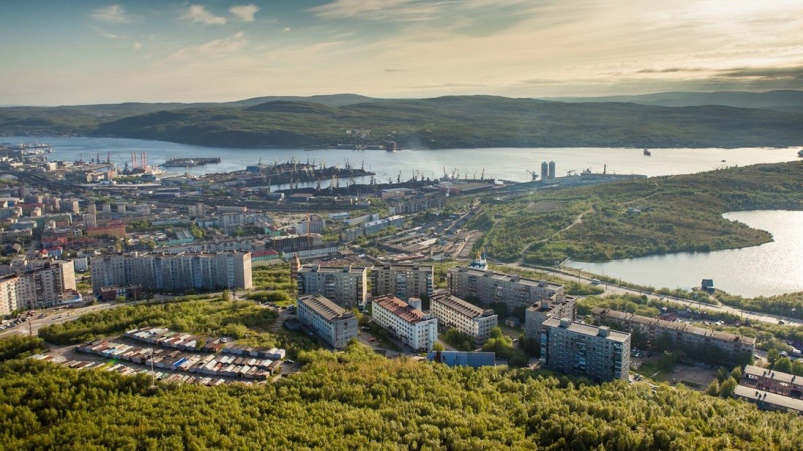 Мурманская обл. Мурманск. Мурманск лето. Городской округ город Мурманск. Мурманск город лето.