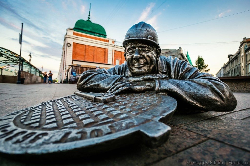 Сантехник омск. Памятник слесарю Степанычу в Омске. Памятник сантехнику в Омске. Памятник сантехнику Степанычу. Памятник водопроводчику, г. Омск «Степаныч».