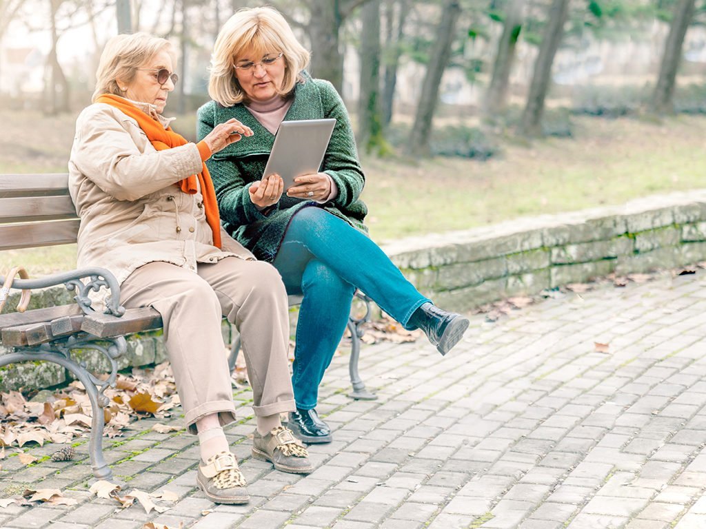 Пенсия после 80 лет. Пенсионер 80 лет. Субсидия пенсионерам старше 80 лет. Картинка с пенсионером 80 лет. Фото на пенсионный женщина 80 лет.