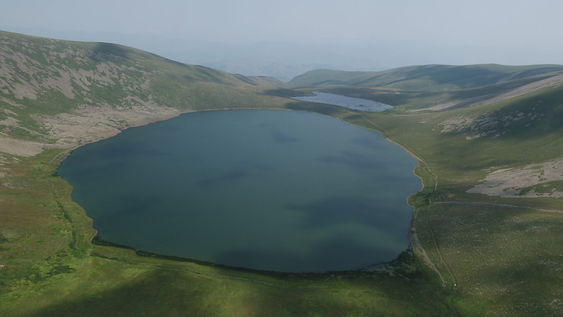 озеро кари армения