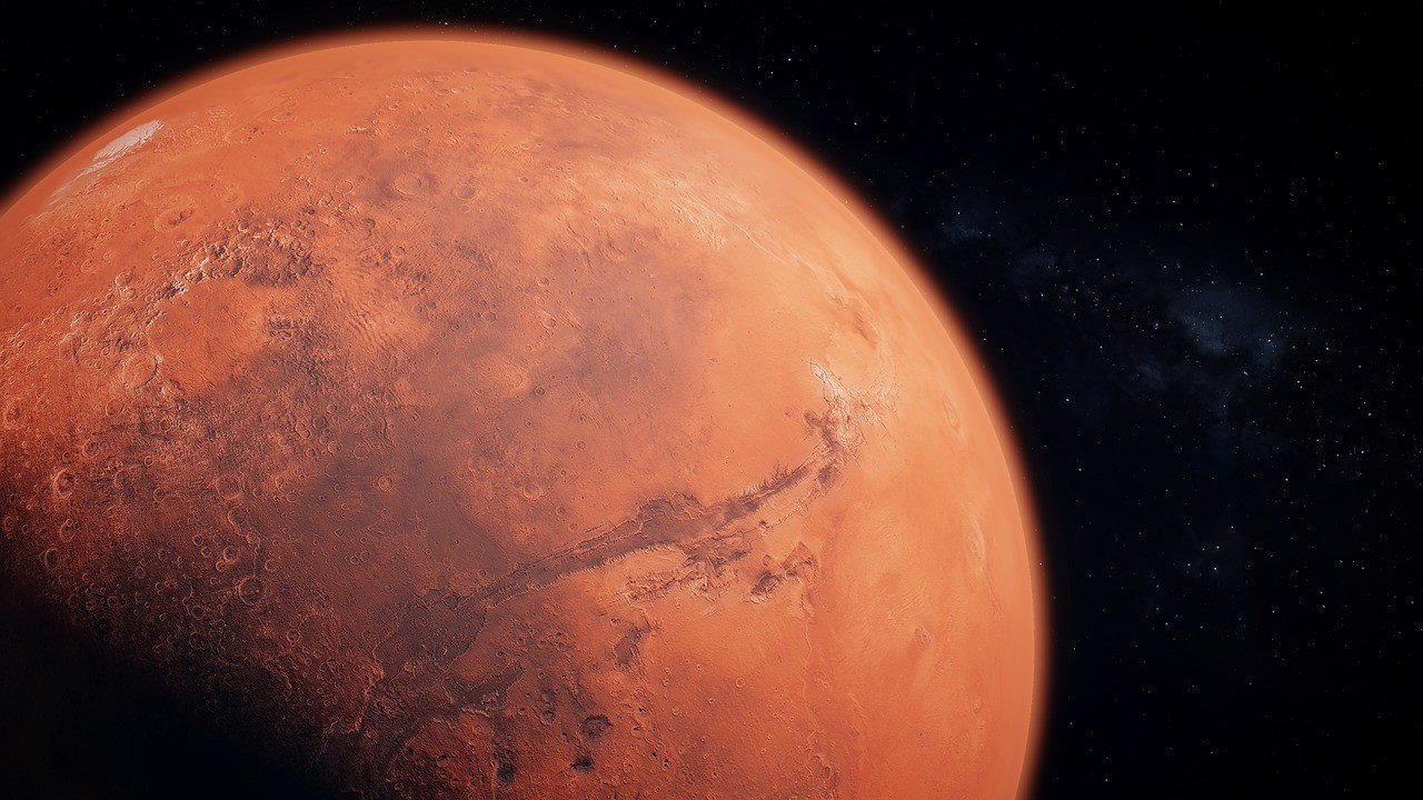 Планета Марс на черном фоне
