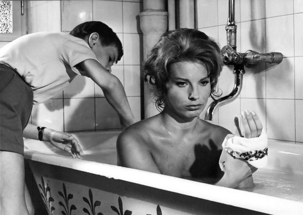 Mom son taboo. “Молчание” – Ингмар Бергман, 1963. Молчание _ tystnaden (1963). Фильм молчание 1963г. Гуннель Линдблум молчание.