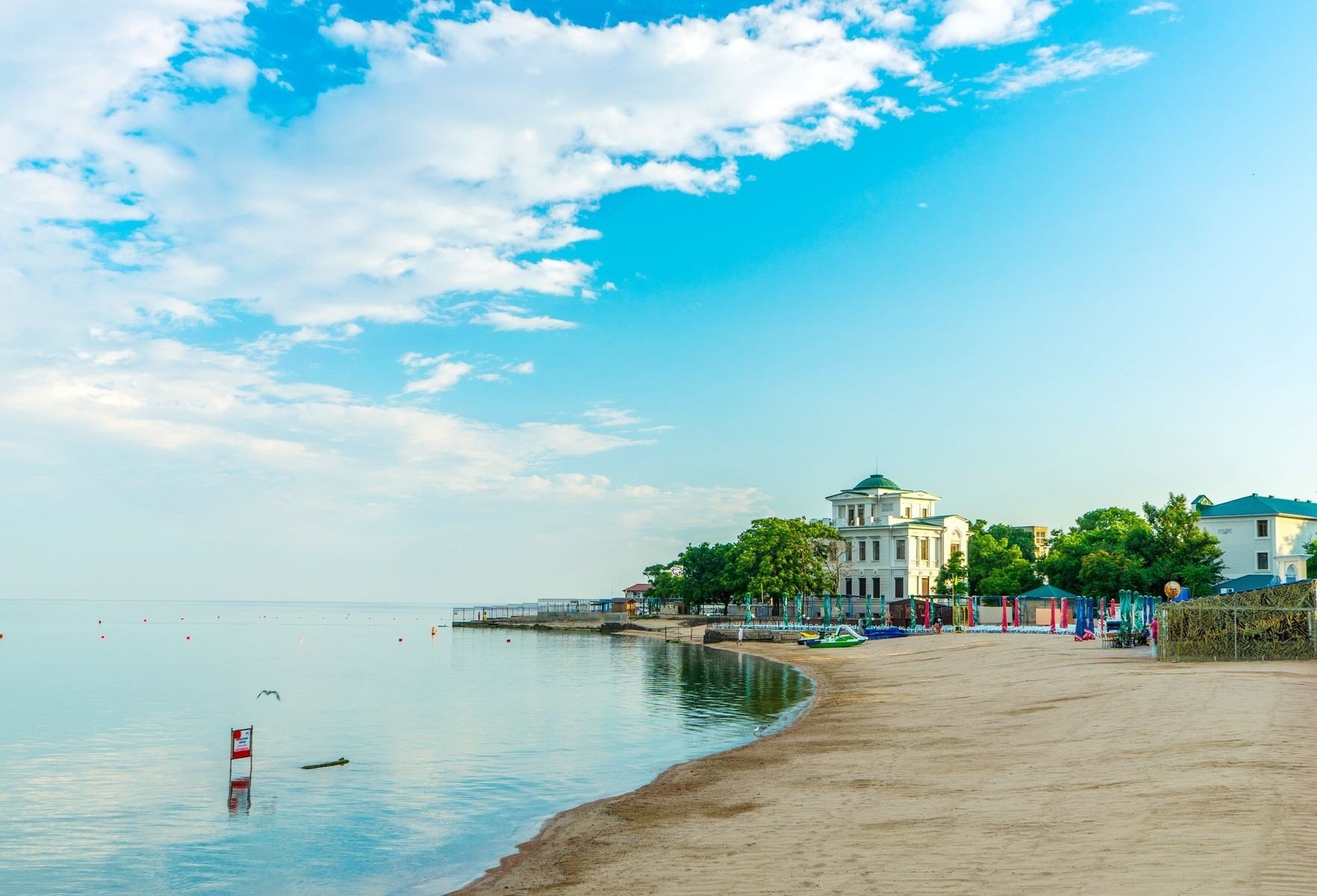 Берег моря в евпатории