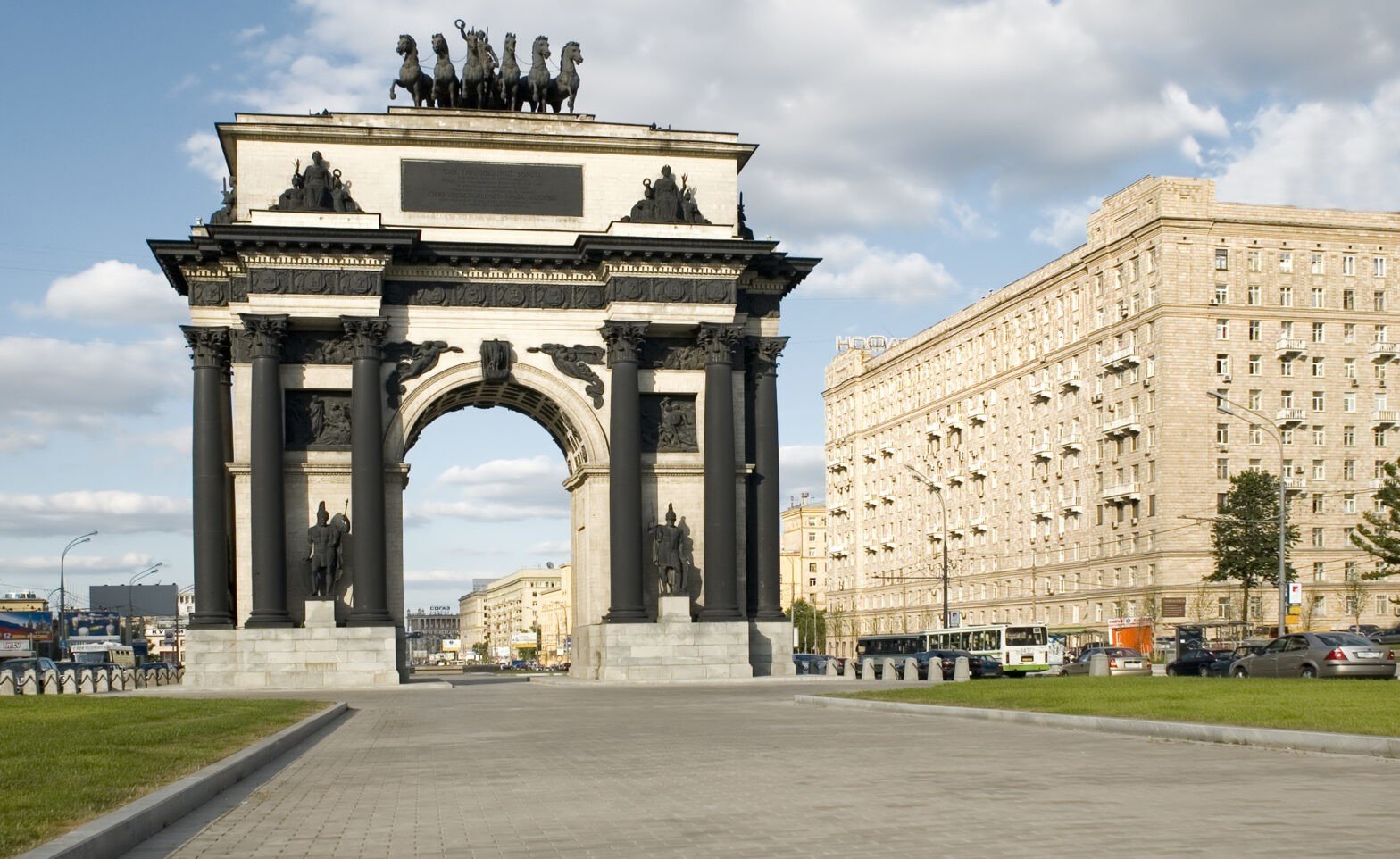 где раньше стояла триумфальная арка в москве