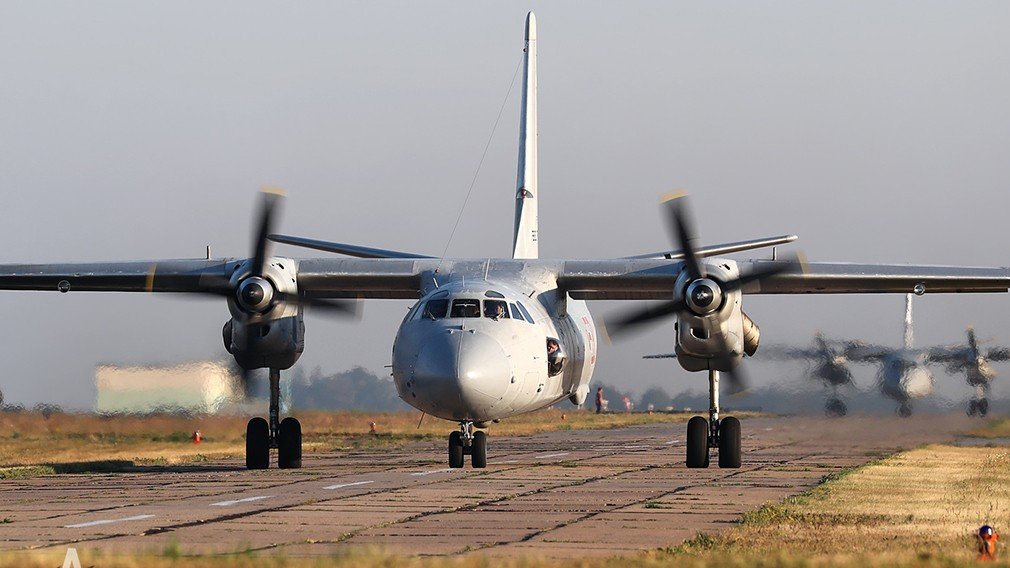 Военный самолет ан 26 фото