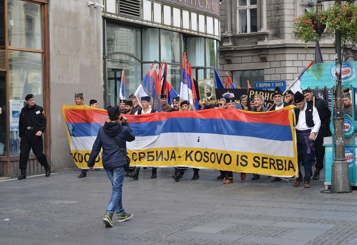 Новости сербии на сербских сайтах. Республика Сербия Косово. Косово je Serbia. Косовары в Сербии. Крым Россия Косово Сербия.