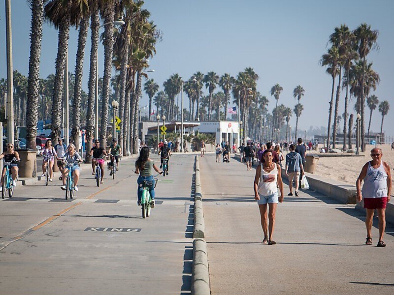 Новичок из калифорнии. Пляж Венис в Лос Анджелесе. Venice Beach Boardwalk в Лос Анджелесе. Бульвар Венеция Лос Анджелес. Венис Бич Лос Анджелес девушки.