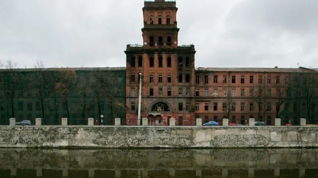 Фото красного треугольника в питере