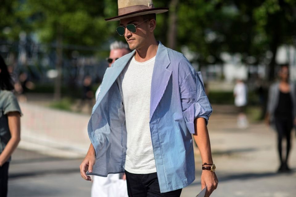 рубашка поверх рубашки мужчины. рубашка поверх рубашки мужчины. майка поверх рубашки. рубашка поверх футболки мужские. рубашка поверх рубашки мужчины.