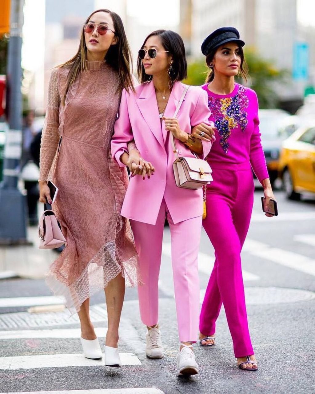 Какие цвета в моде в 2023 году в одежде для женщин фото