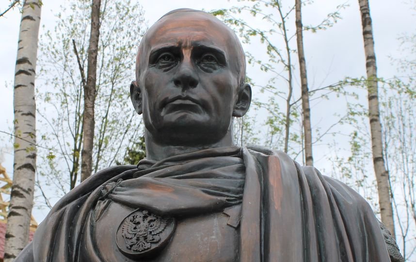 В чехии памятник путину
