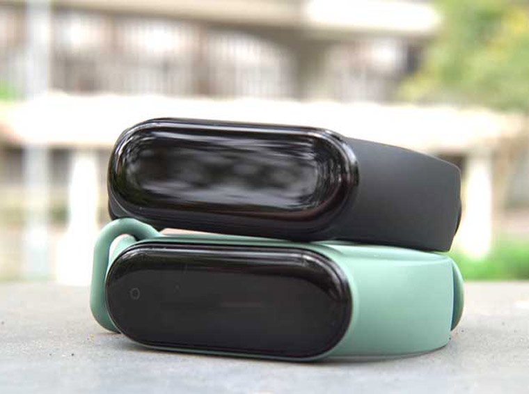 Сравнение фитнес-браслета Xiaomi Mi Band 6 с моделью Mi Band 5: отличия в датчиках, экране, тренировках и другом Рис. 1