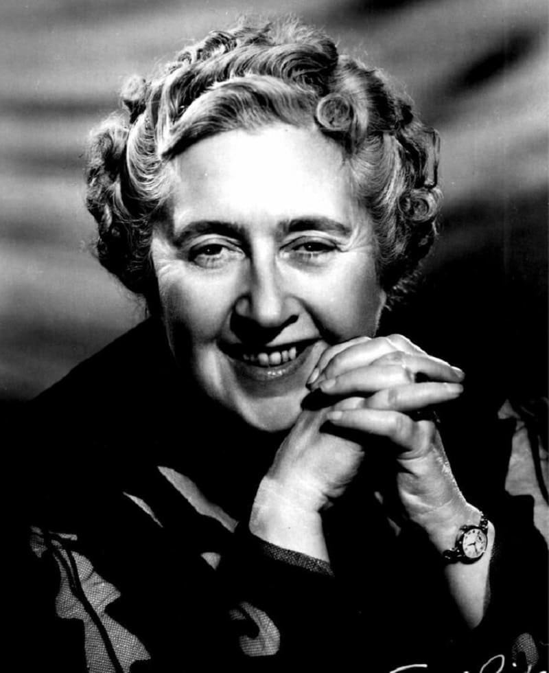 Agatha christie. Агата Кристи. Агата Кристи писатель. Агата Кристи портрет. Кристи Агата Мэри Кларисса.