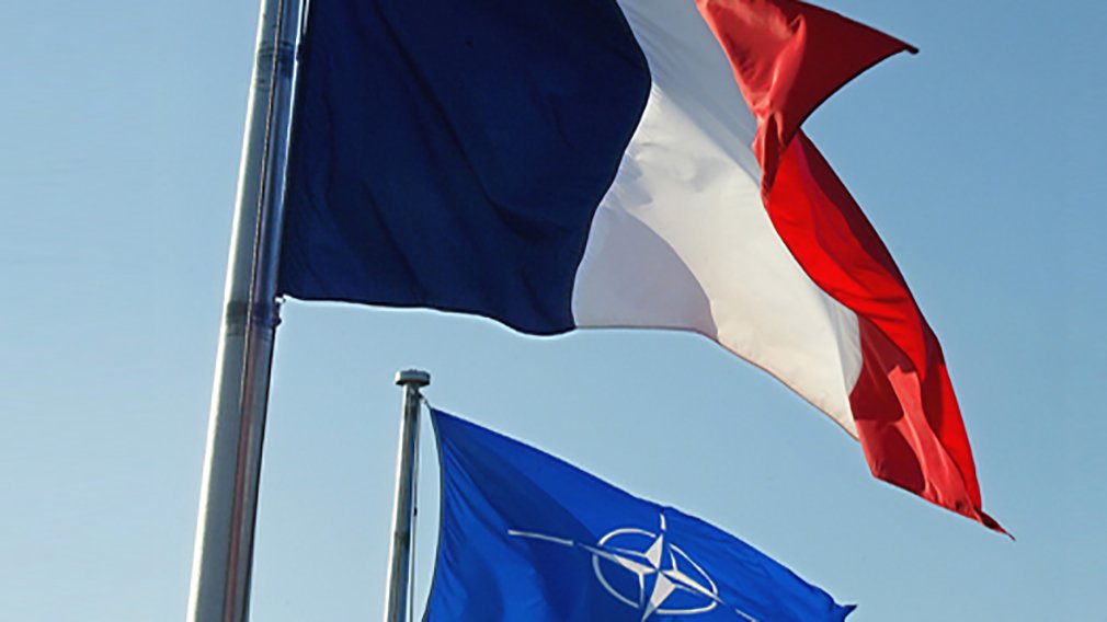 Нато осудила. Франция ЕС И НАТО. Франция в НАТО С 2009. Франция НАТО 1966.