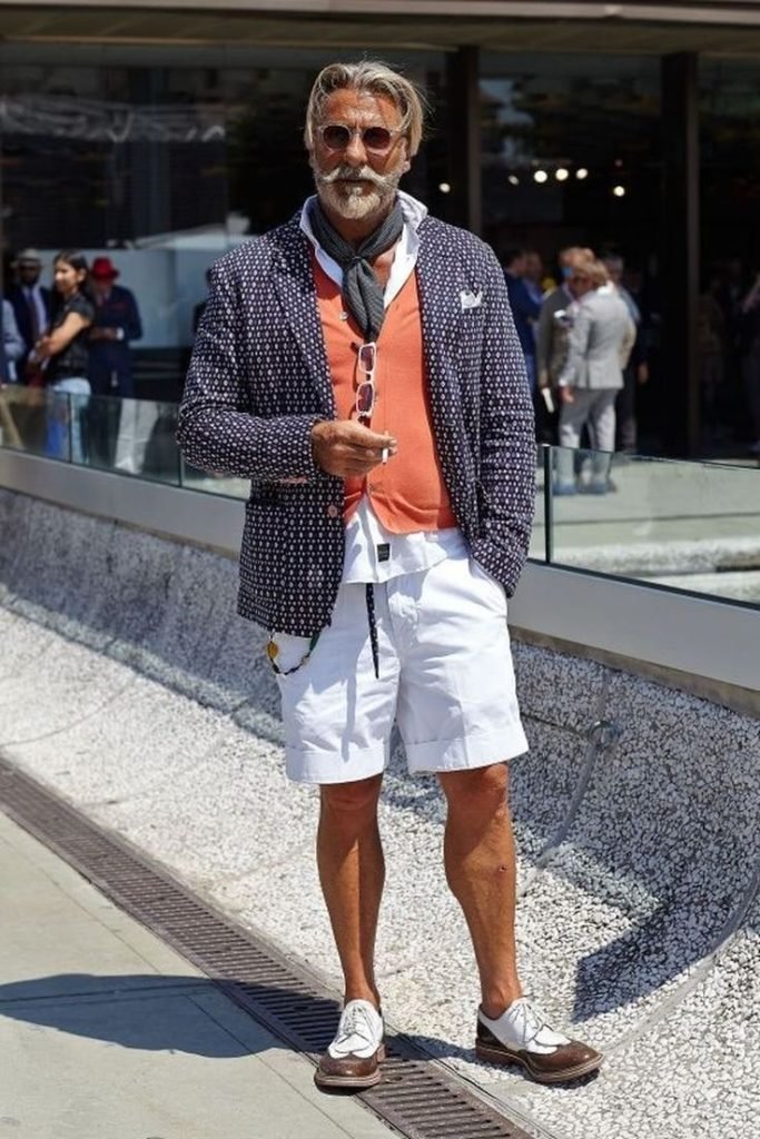 Как одеваться мужчине в 50 лет. Питти Уомо Флоренция 2020. Питти Уомо 2023. Стильная одежда для мужчин за 50. Стильные итальянские мужчины.
