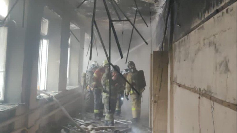 школа после пожара. школа 93 саратов пожар. школа 18 пожар. последствия пожара в школе. пожар в 18 школе саратов.