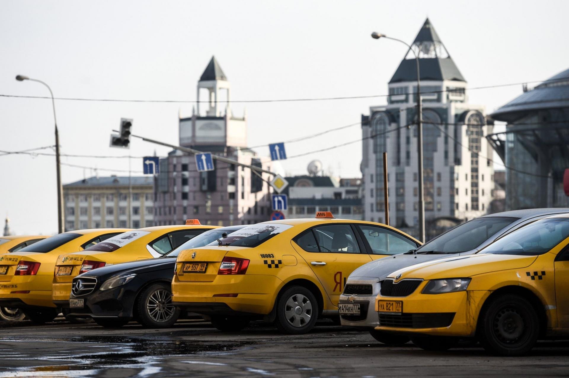 Парковка такси. Подмосковное такси. Такси Подмосковье. Таксомоторная компания в Москве. Таксомоторные перевозки.