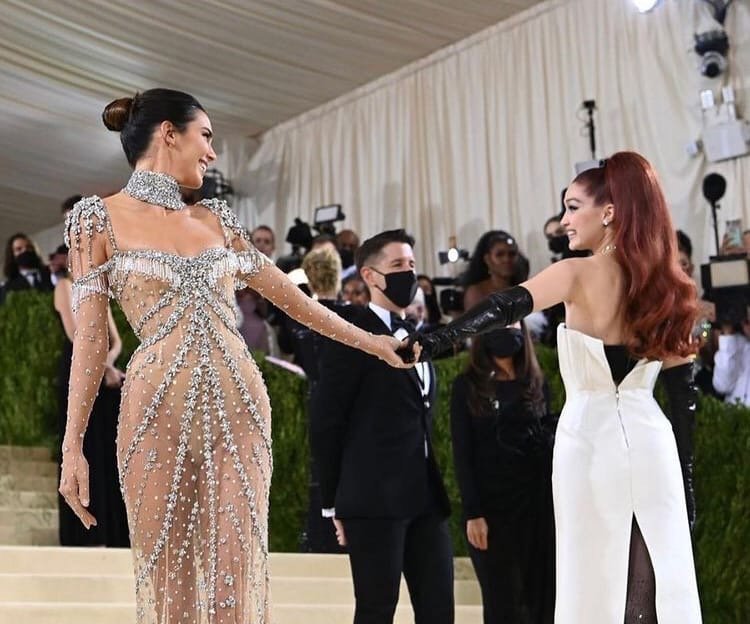 Met gala 2021 фото нарядов