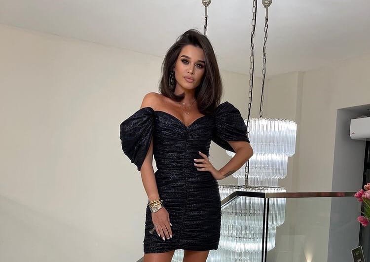 бородина в черном бархатном платье. ксения бородина 2022. черное платье бородиной. ксения бородина в мини. ксения бородина.