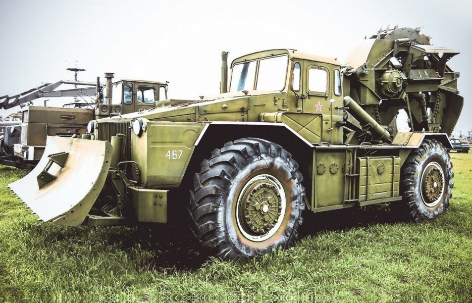 Баз автомобиль военный тягач