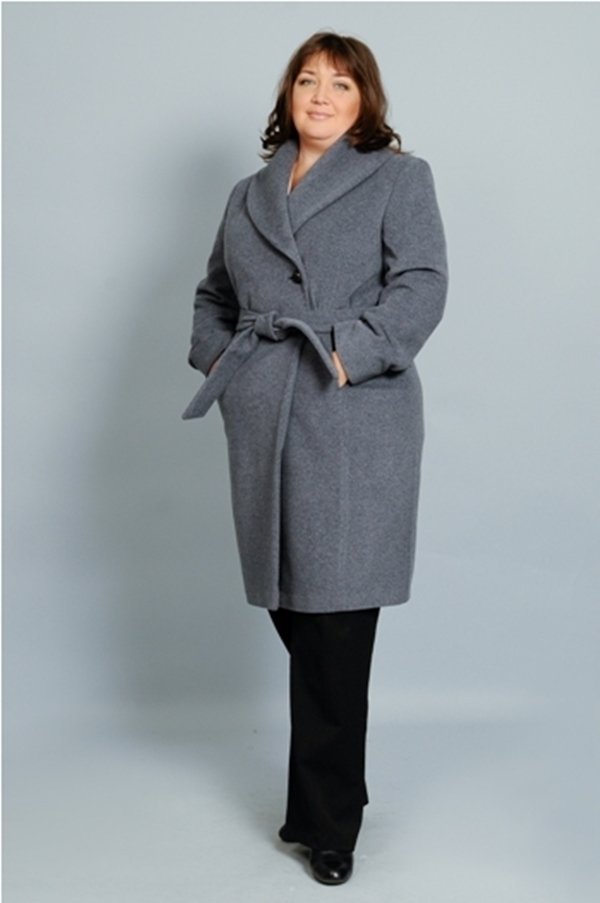 Модель пальто для полных невысоких женщин