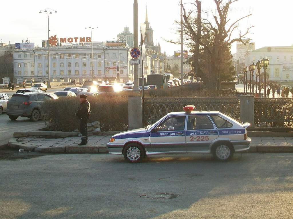 В последующие дни телефон надрывался не замолкал ни на минуту олицетворение