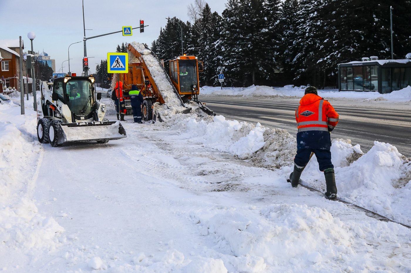 Уборка снега на дорогах