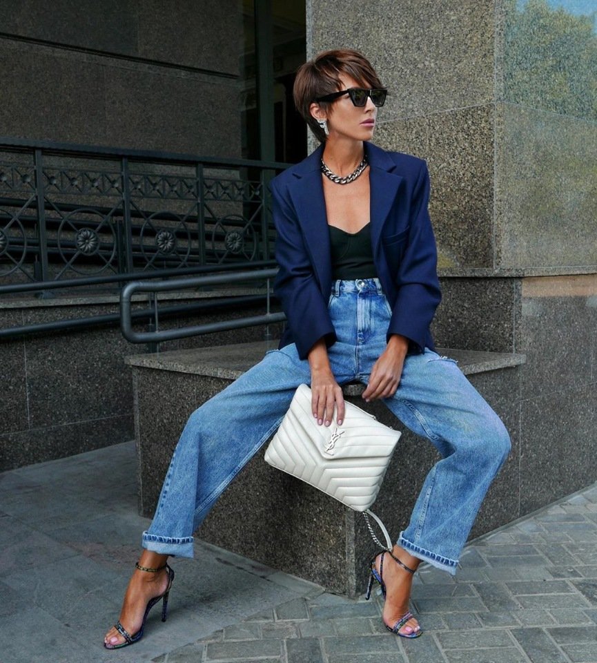 Модные женские образы с джинсами