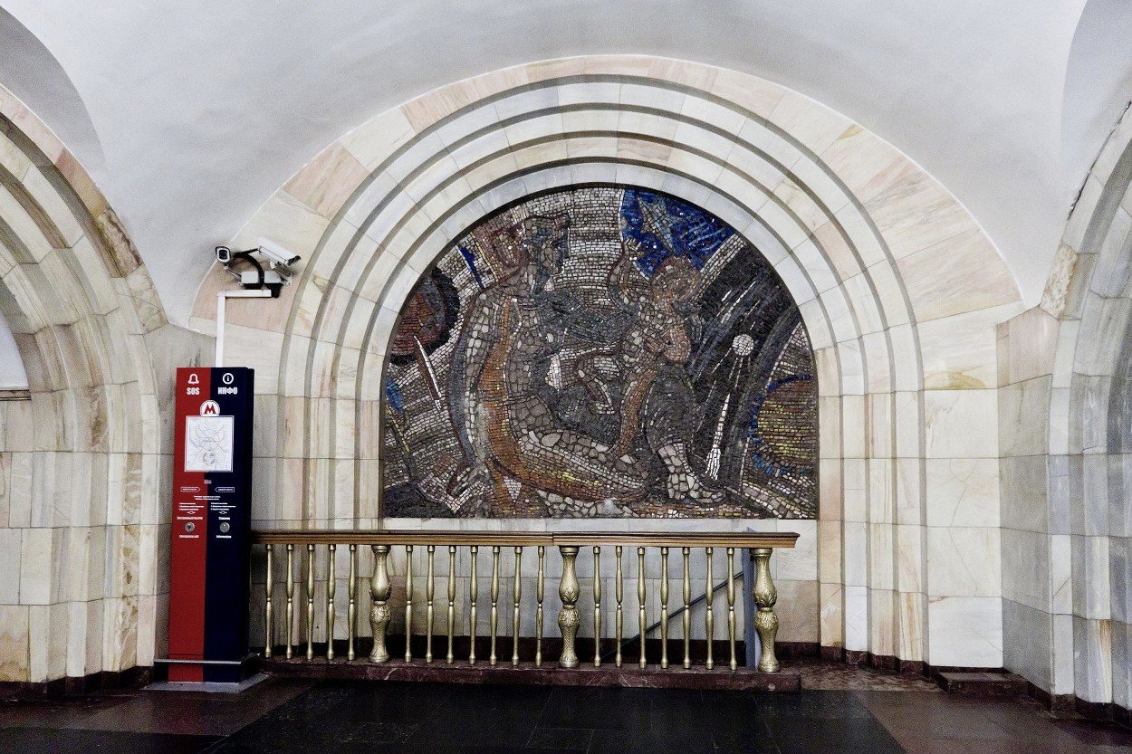 Москва метро добрынинская