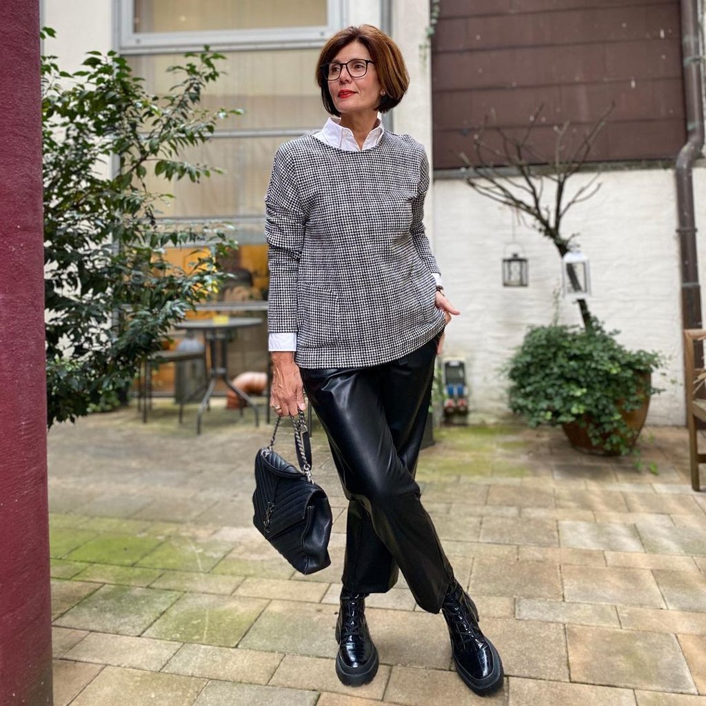 Образ с кожаными брюками для женщин за 40 лет