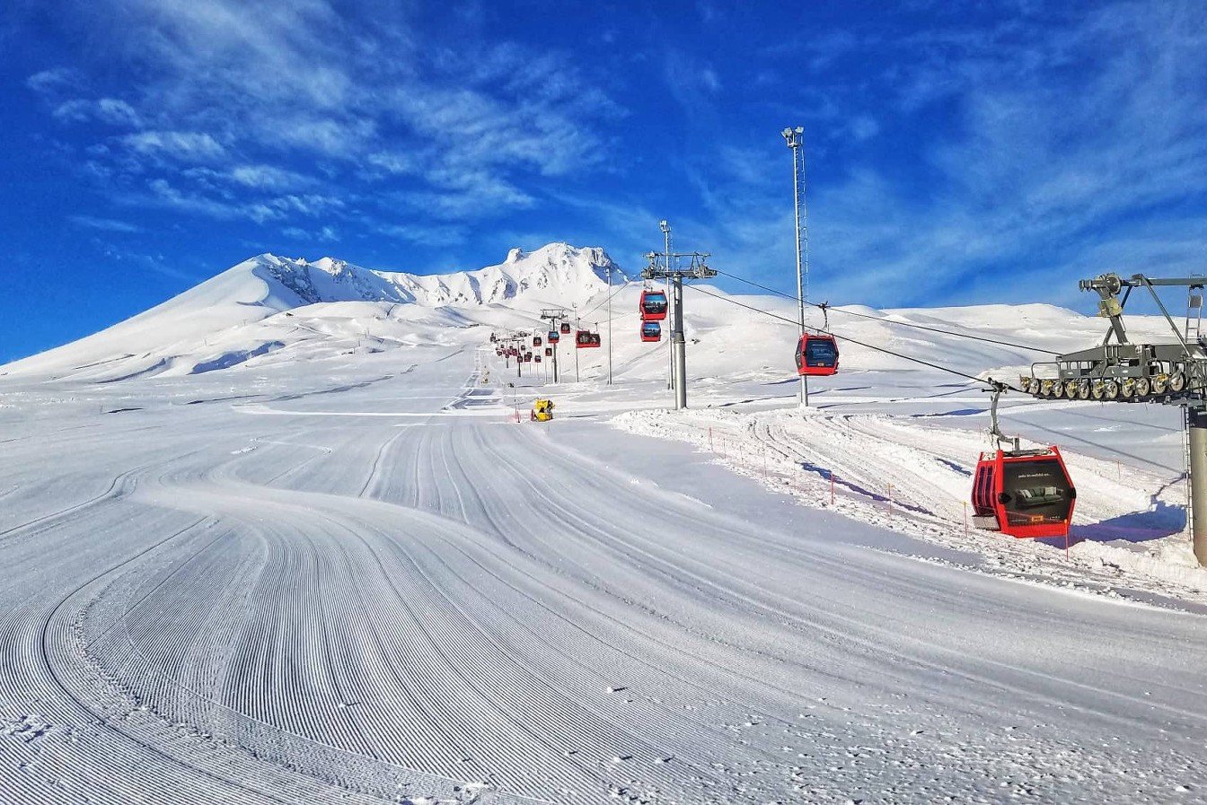 Erciyes горнолыжный комплекс. Турция Эрджиес Паландокен Улудаг. Горные лыжи Турция Эрджиес. Горнолыжка в Турции Эрджиес. Кайсери Турция горнолыжный курорт Эрджиес.