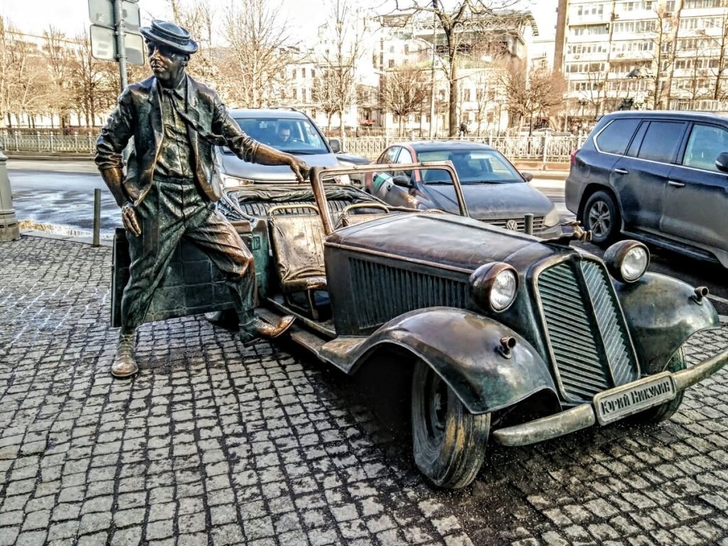 Памятник никулину в москве фото