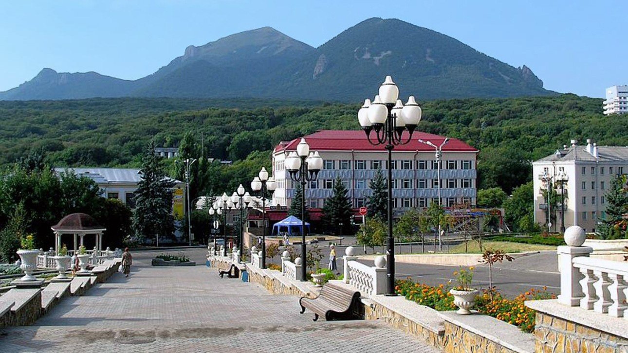 Курортный город пятигорск. Гора Бештау Железноводск. Гора Бештау Минеральные воды. Горы кавказских Минеральных вод Бештау. Гора Бештау Иноземцево.