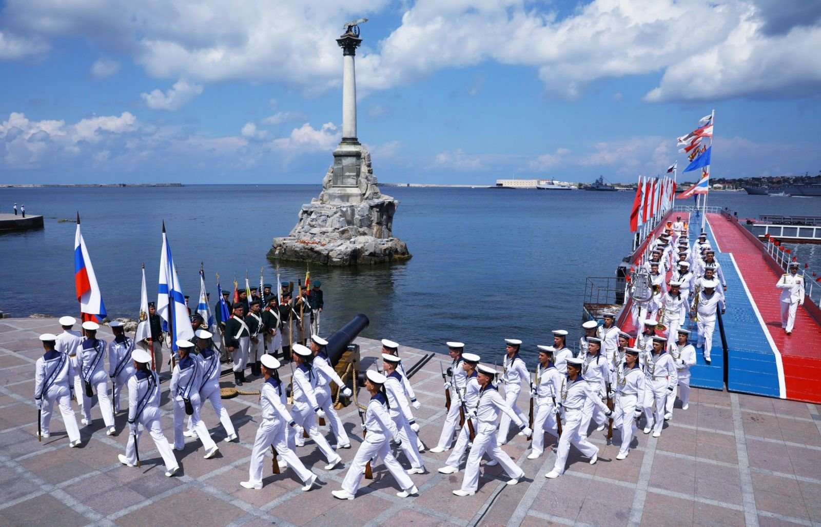 Парад военно морского флота в Севастополе