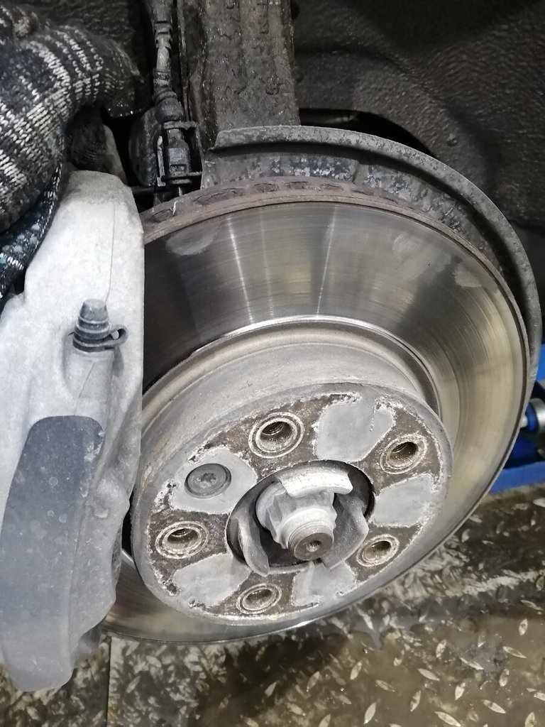 биение при торможении. вибрация при торможении g30. лёгкая вибрация при торможение. биение при торможении от 60км на туареге 2004г. греется колесо хундай 78.