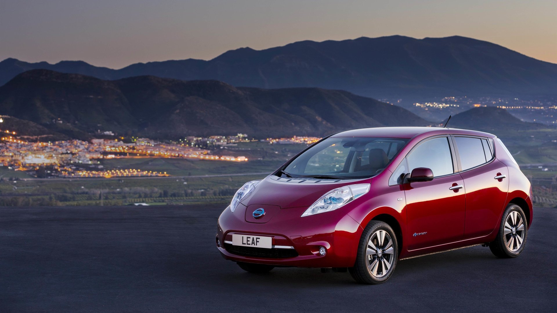 Nissan leaf фото