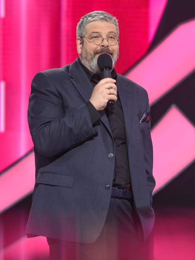 Телеигра сто к одному. Гуревич, александр витальевич. Сто к одному ведущий александр гуревич. Сто к одному телепередача 1995. Передача 100 человек.