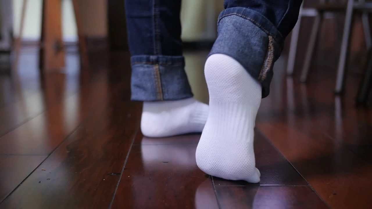 Чем отстирать белые носки от черноты