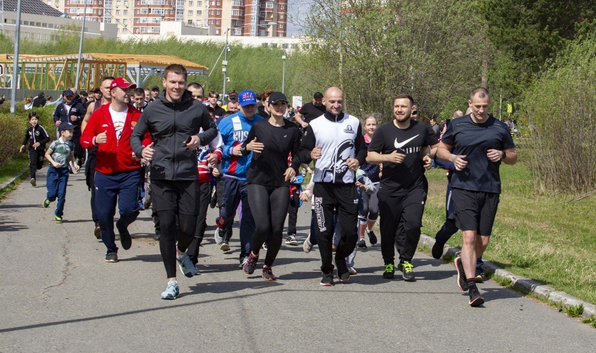 Сегодняшние новости спорт. Массовая пробежка. Новости спорта. Спорт Сургут. Бегов бег Юнусович.