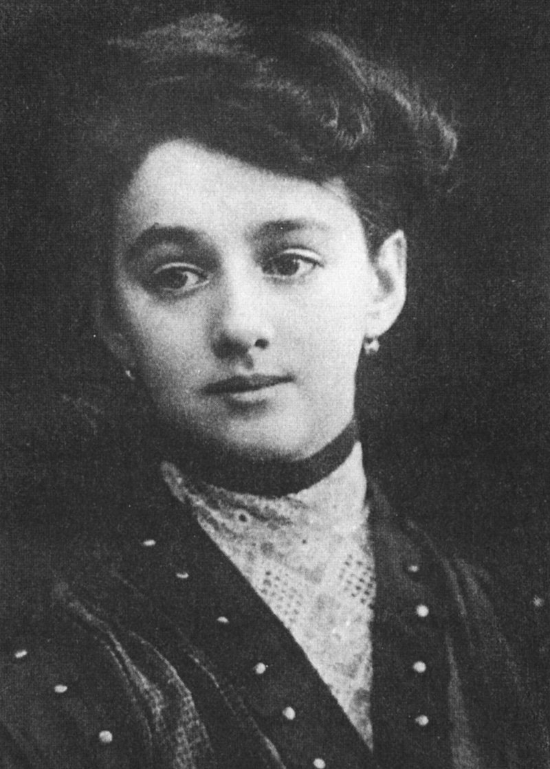 Елена Булгакова, 1907